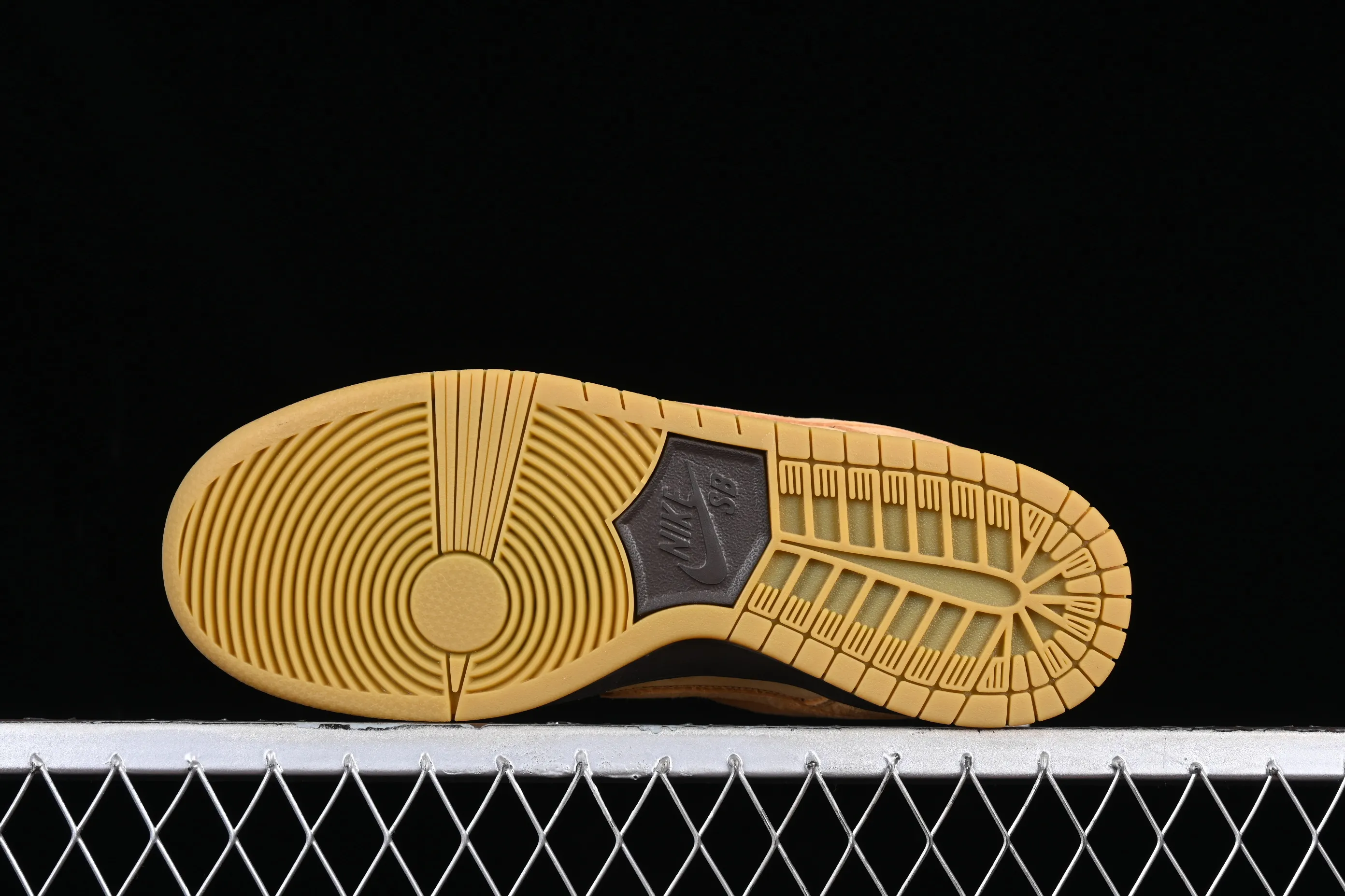 All Categories Nk SB Dunk Series Nk SB Dunk Low Low-top sneakers Nk SB Dunk Low Pro Wheat color Falling yellow low-top sports skateboard shoes BQ6817-204